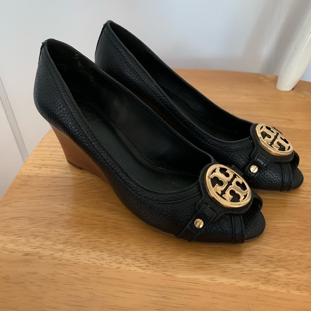 Like New 🖤 Tory Burch Leticia Black Wedge